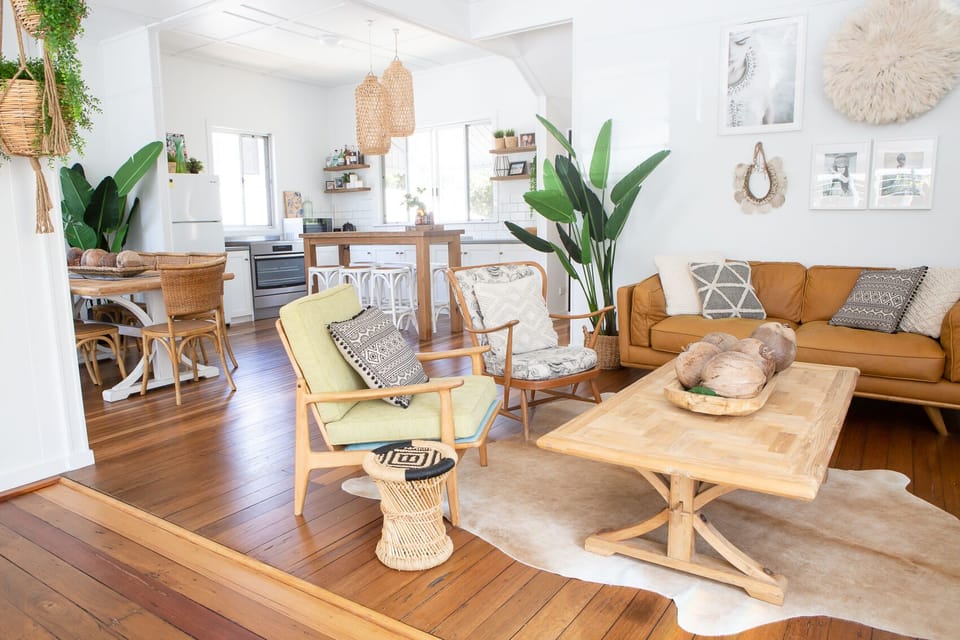 Lounge & dining