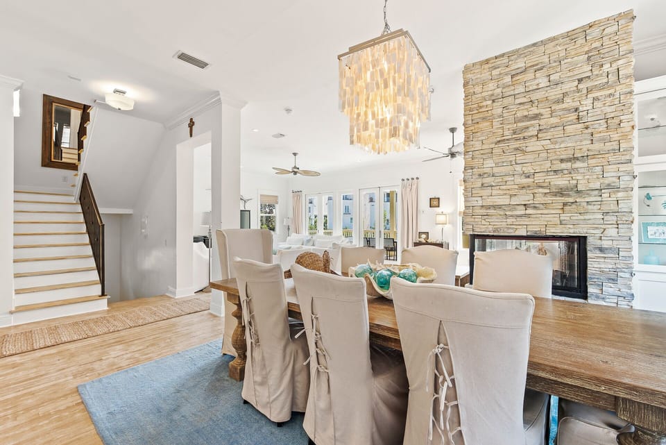 Second Floor: Dining Area
