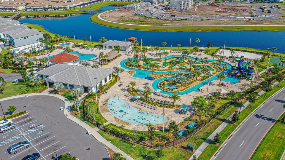 Overview of water park and Clubhouse 