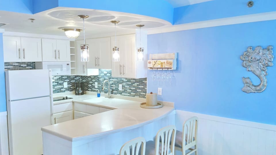 KITCHEN: Full Size Refrigerator - Smooth Cooktop - Over Stove Microwave - Cuisinart Convection Oven - Breakfast Bar