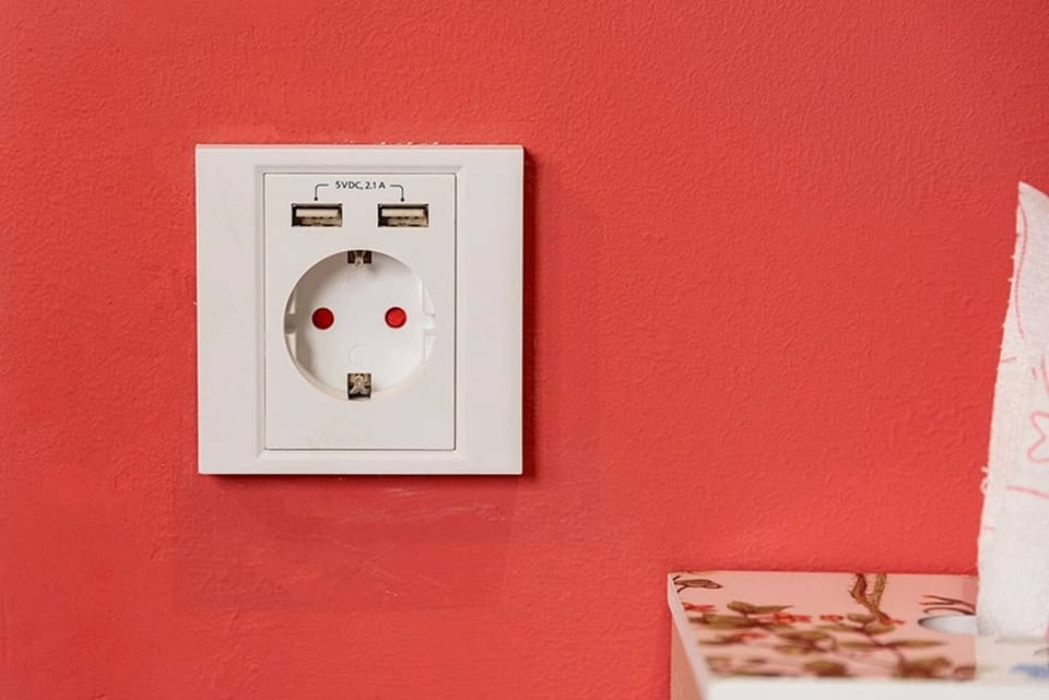 Outlets with USB 2.1A plugs