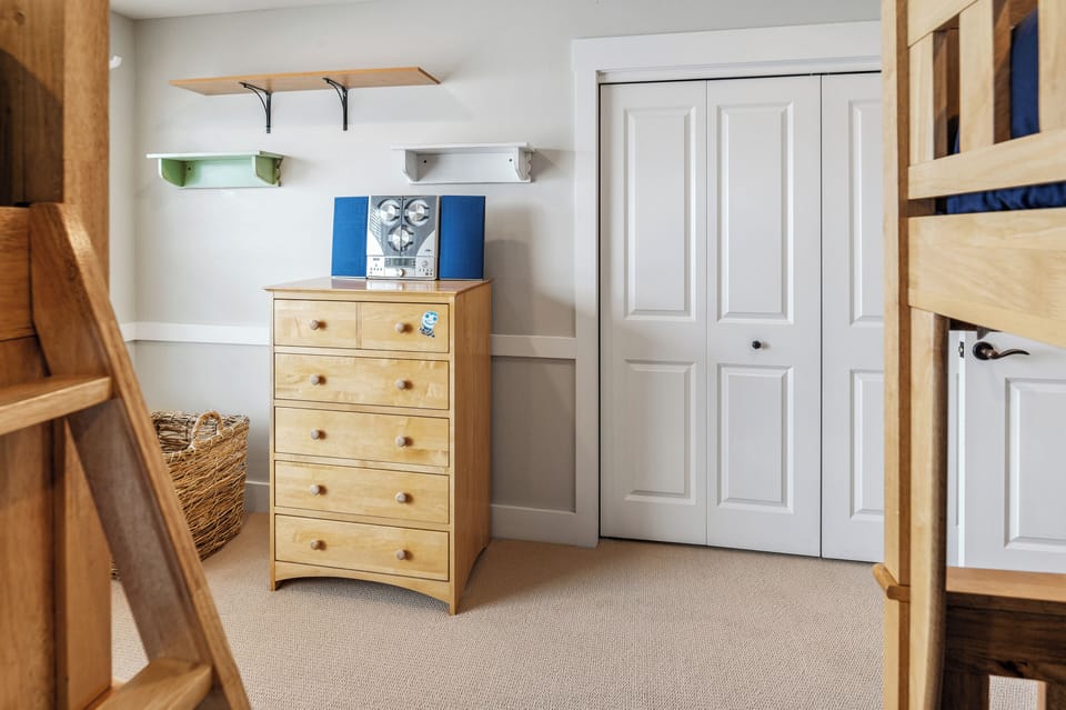 Bunkroom dresser