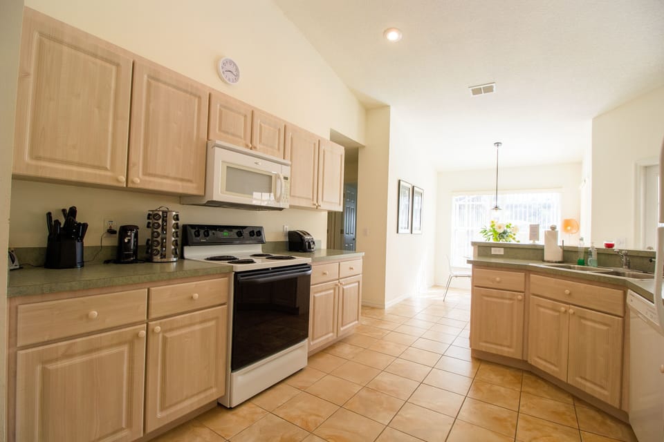 Flooring, Floor, Hardwood, Indoors, Room