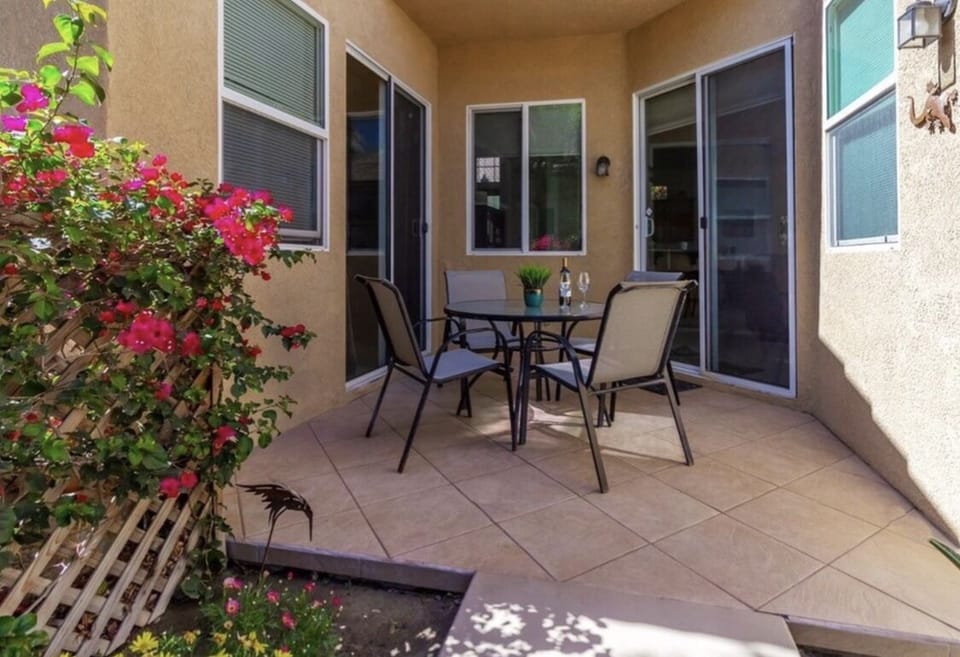 Little sitting area in the backyard!