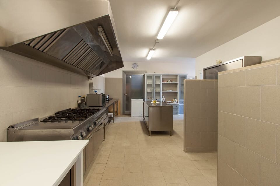 Todi House, professional kitchen (2)