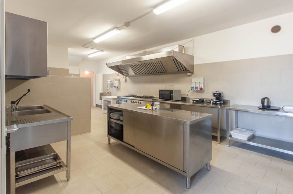 Todi House, professional kitchen (3)
