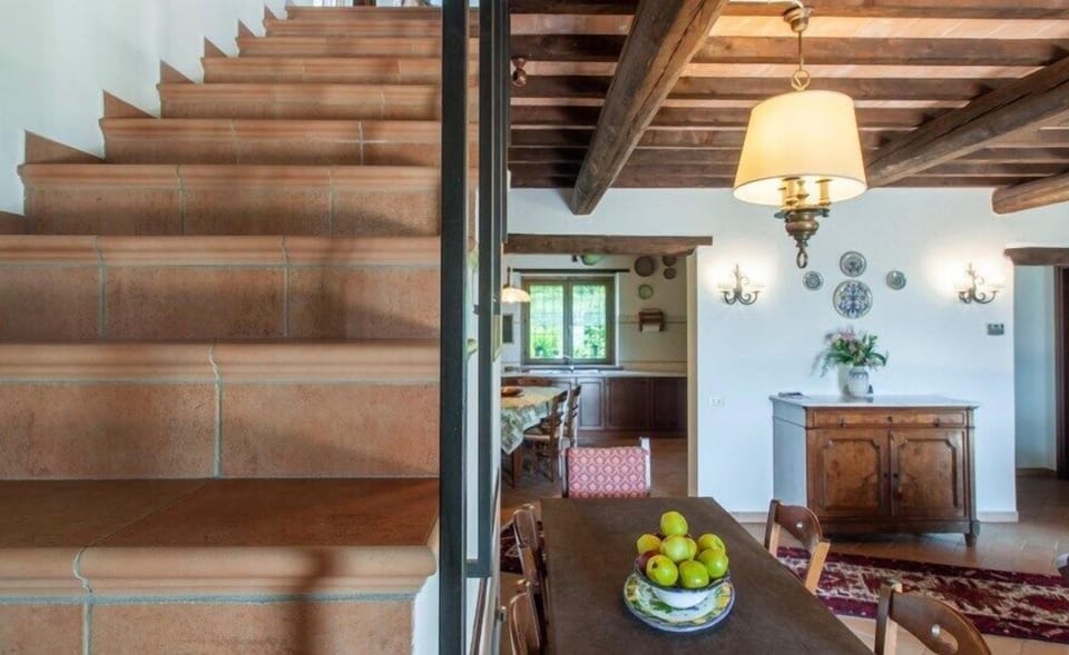 La Camilla, stairs in the living room