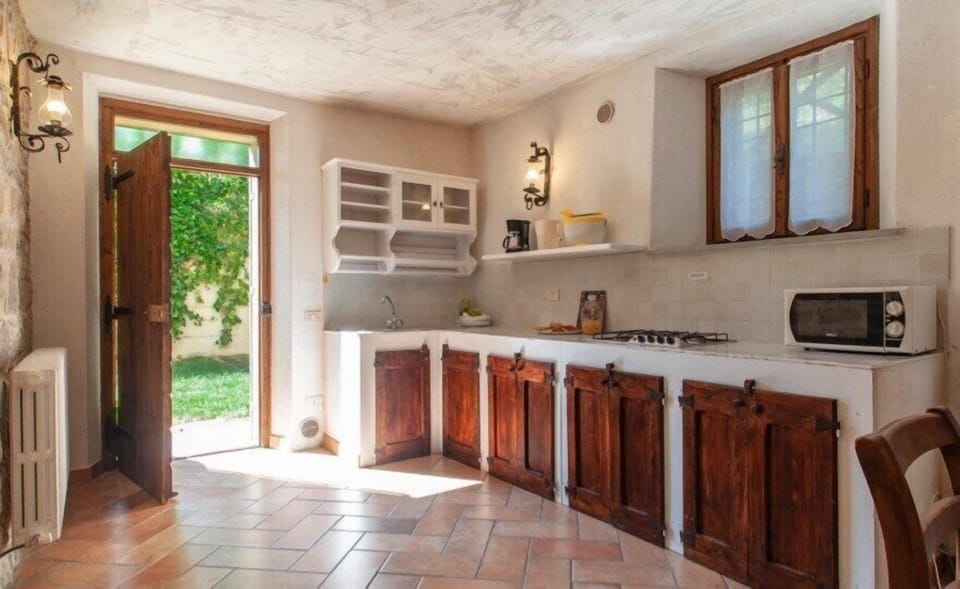 Villa La Ginestra, kitchen ground floor (2)