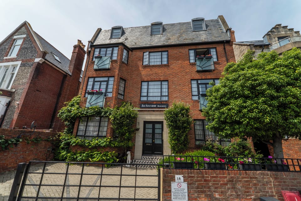 Ferryman Apartments is a 1930's Art Deco building
