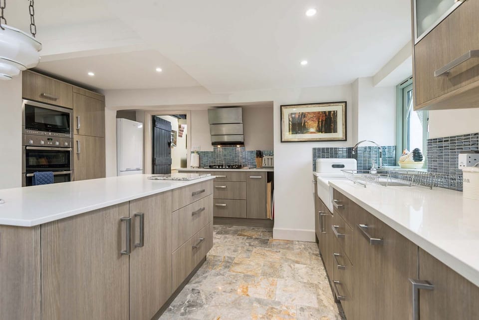 Forest Drove Large Kitchen Fitted Appliances