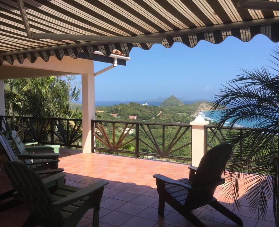 The veranda looking over Bathway Beach