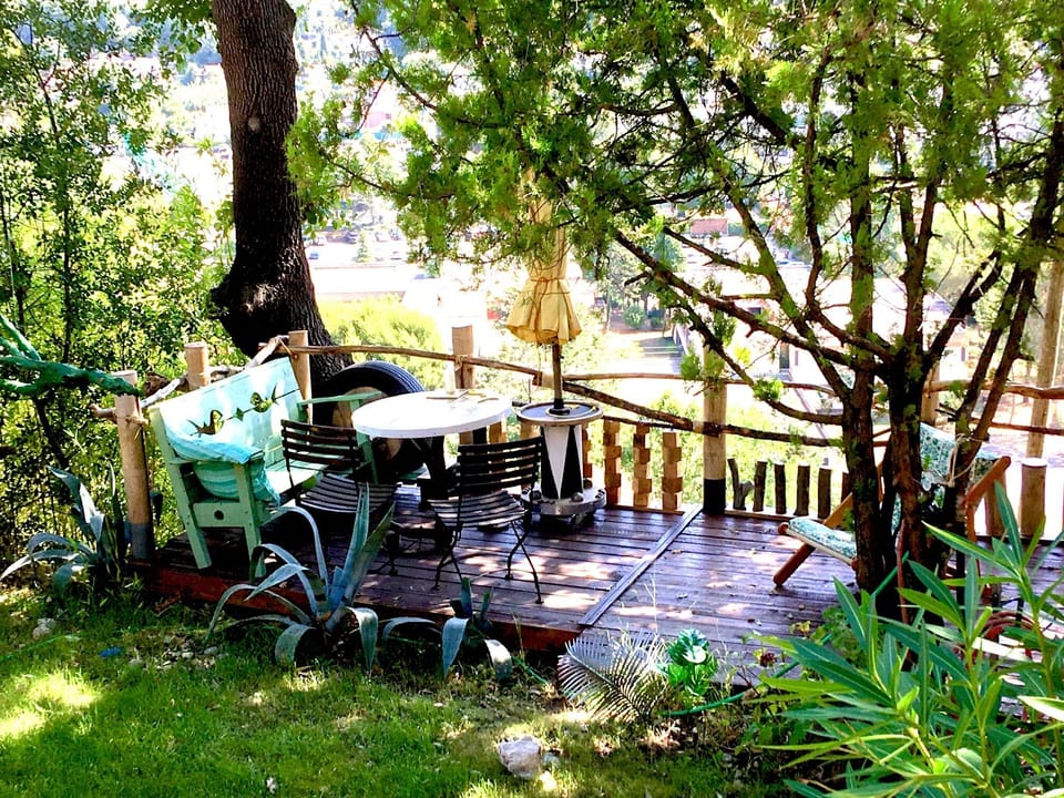 grand jardin privatif avec vue panoramique mer et coline 
