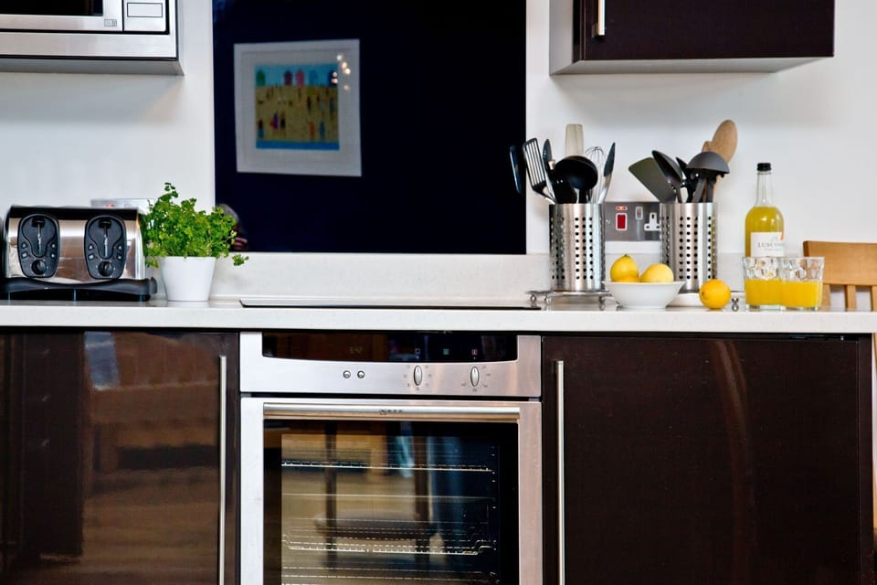 Kitchen, oven , hob - 9 At The Beach