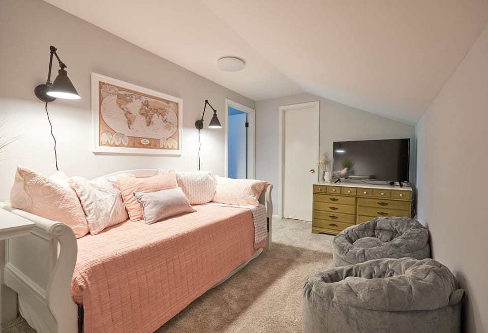 Upstairs sitting room - Day bed & pull out twin mattress.  3 gray bean bag chair