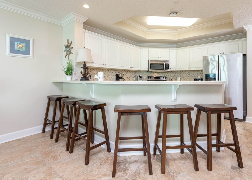 Wake up with morning coffee at the breakfast bar and get ready for a beach day in this stylish space