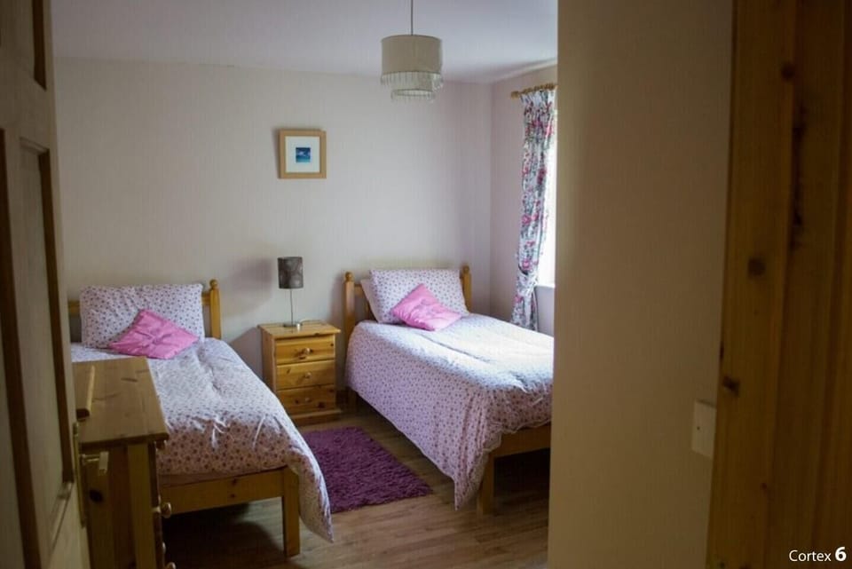 Downstairs twin bedroom 