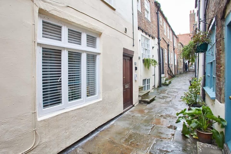 Threadneedle Cottage, Whitby - Stay North Yorkshire
