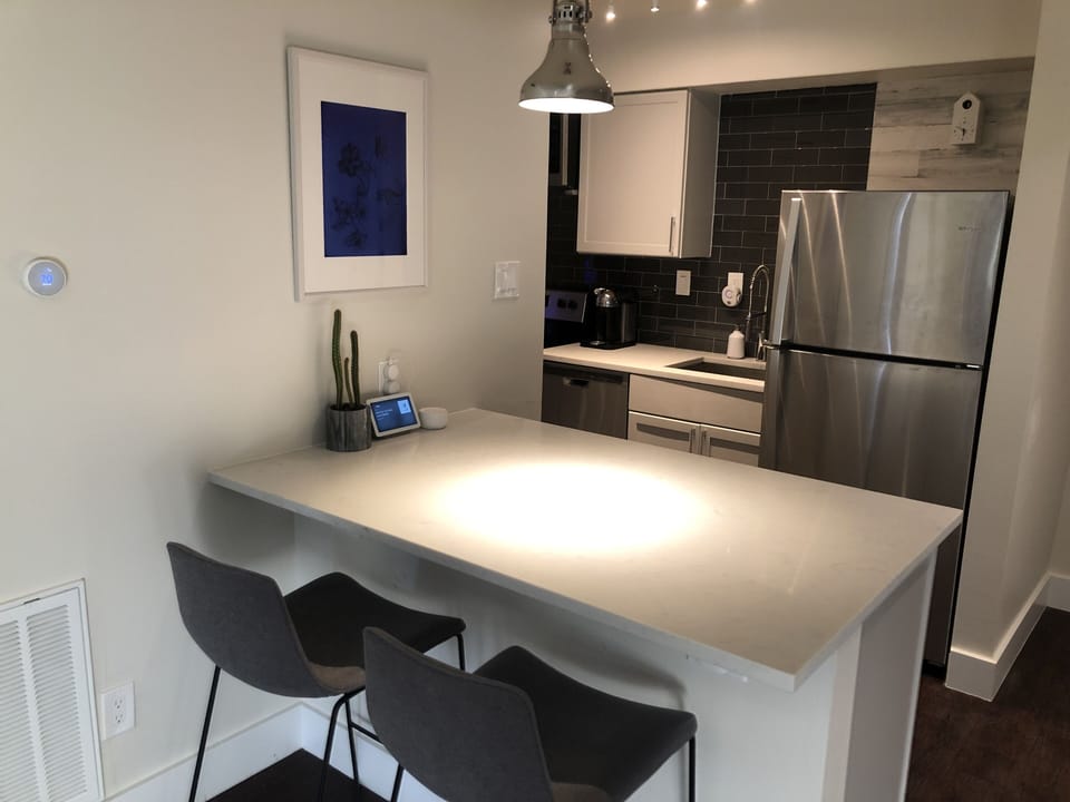 Sit down island kitchen - perfect for morning coffee or entertaining