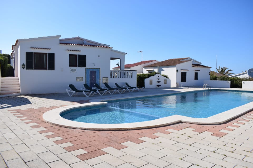 6  sun loungers are provided for you use only