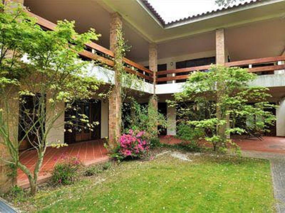 Traseiras da casa na Primavera