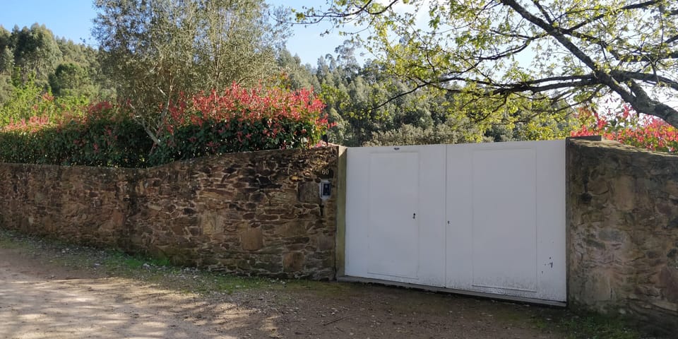 Entrada principal da propriedade