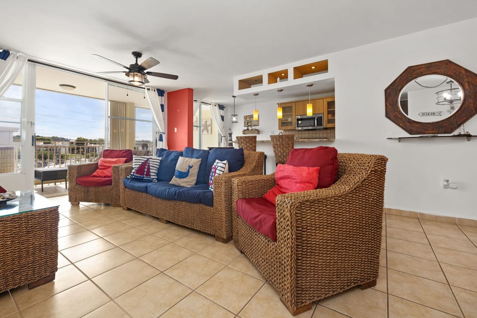 Open concept with a view to the marina