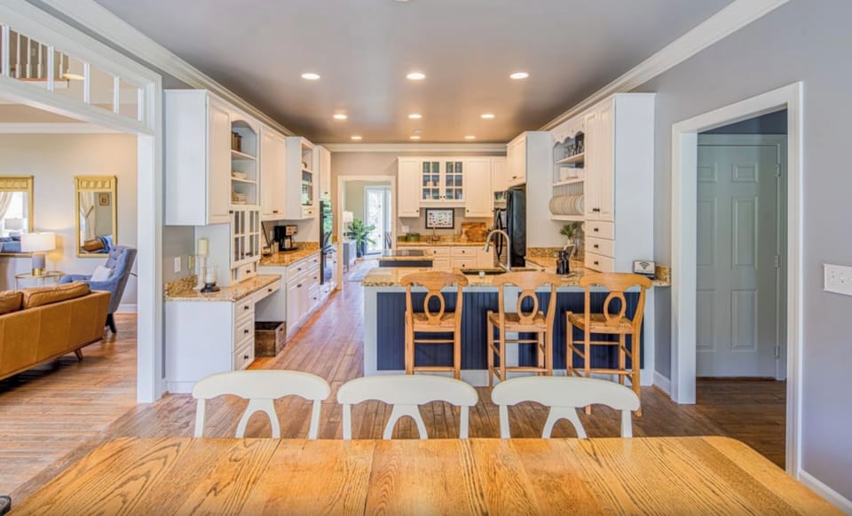 Large Kitchen for Entertaining!