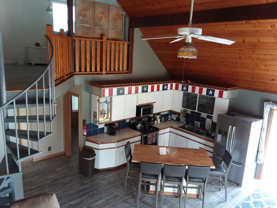The Kitchen area, viewed from the Livingroom area.