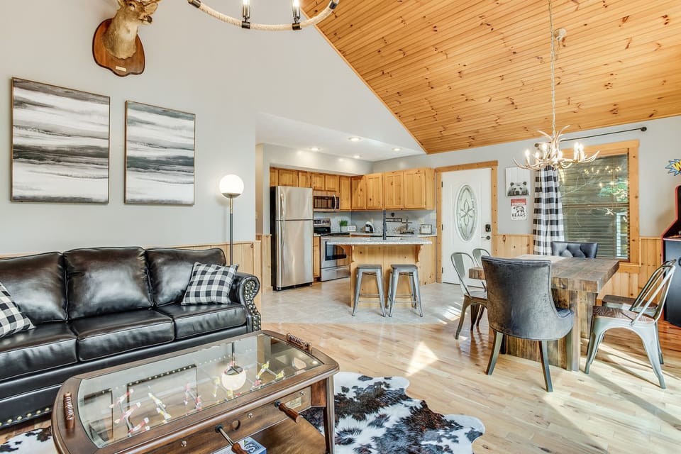 Wifi, Smart TV, Fireplace, and Foosball with a Queen Sofa Sleeper