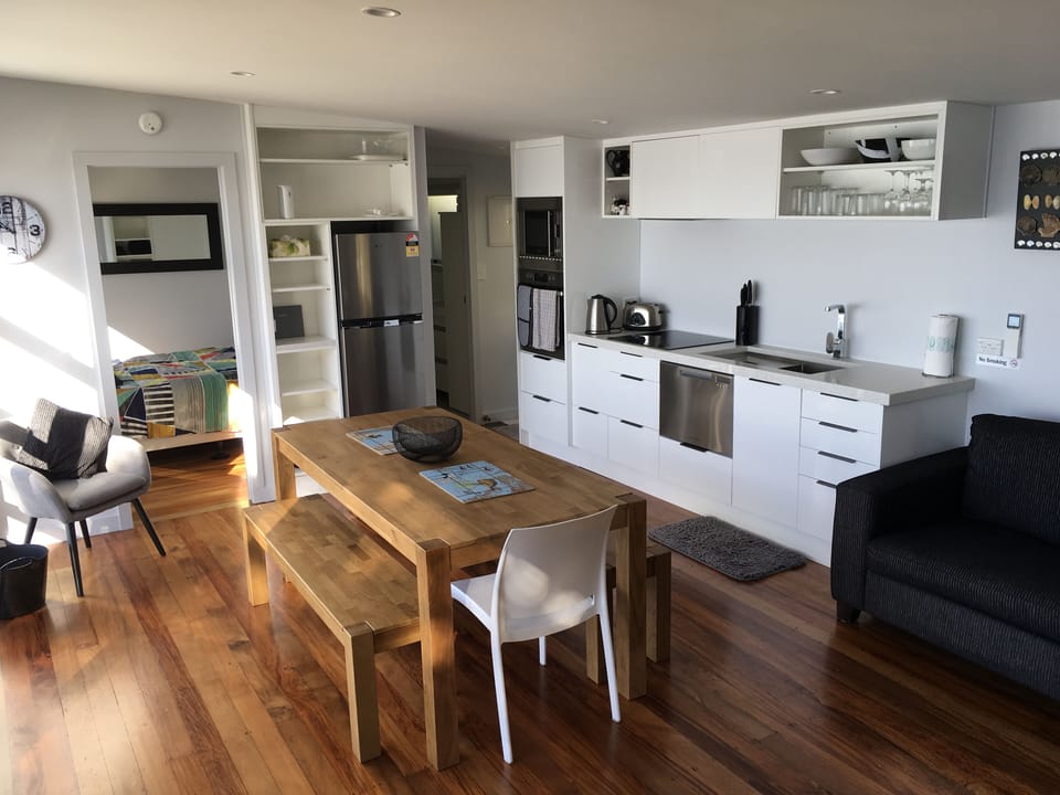 Newly renovated kitchen, living and main bedroom - with dishwasher and heat pump