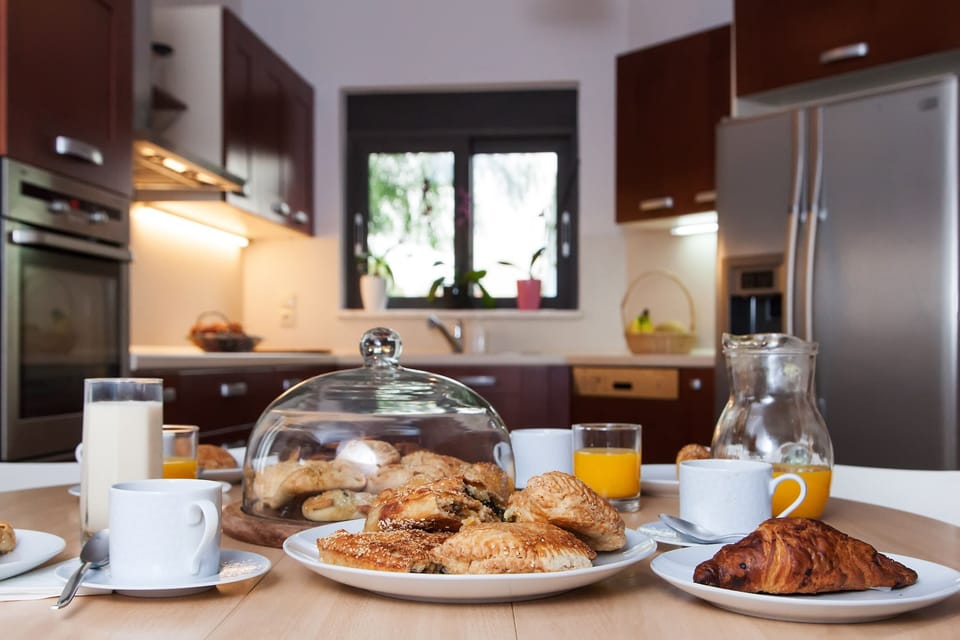 Kitchen with breakfast area.