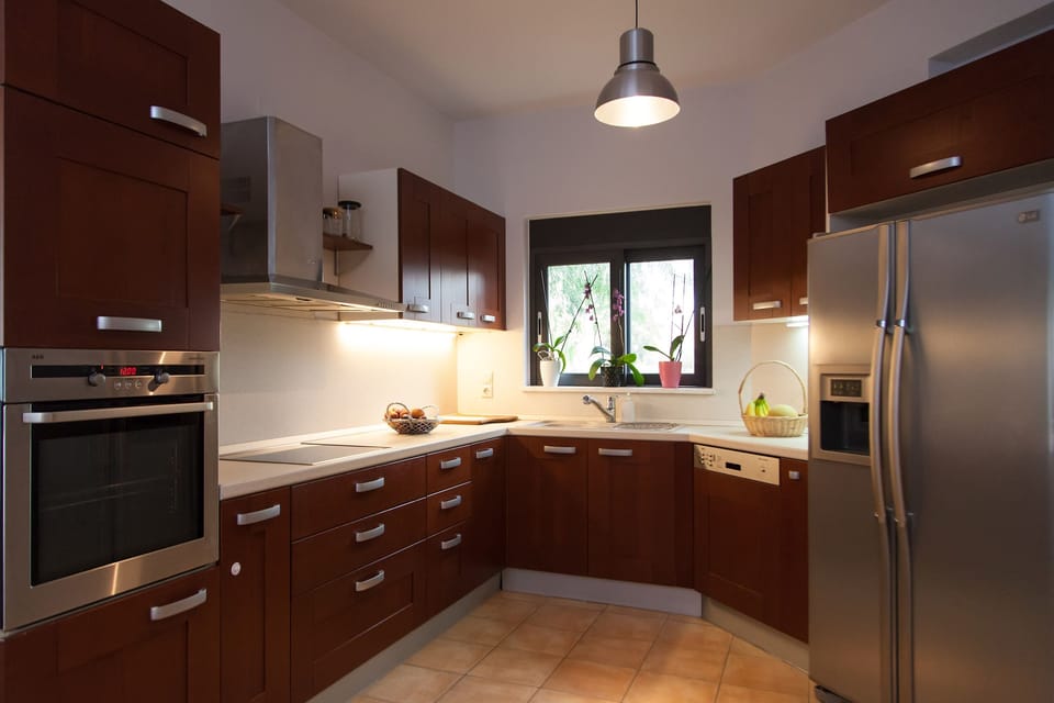 Kitchen fully equipped. 