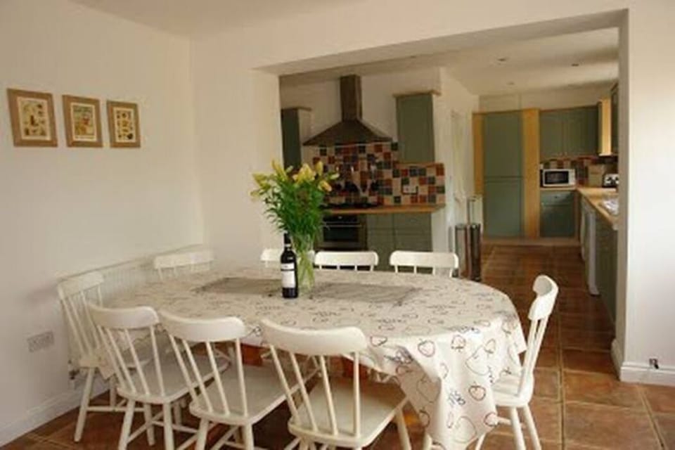 Large well equipped kitchen