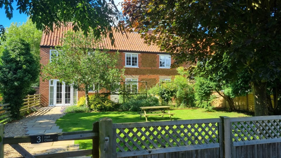 Large family house, sleeps 10 with 4 bathrooms. Private parking for 4 cars