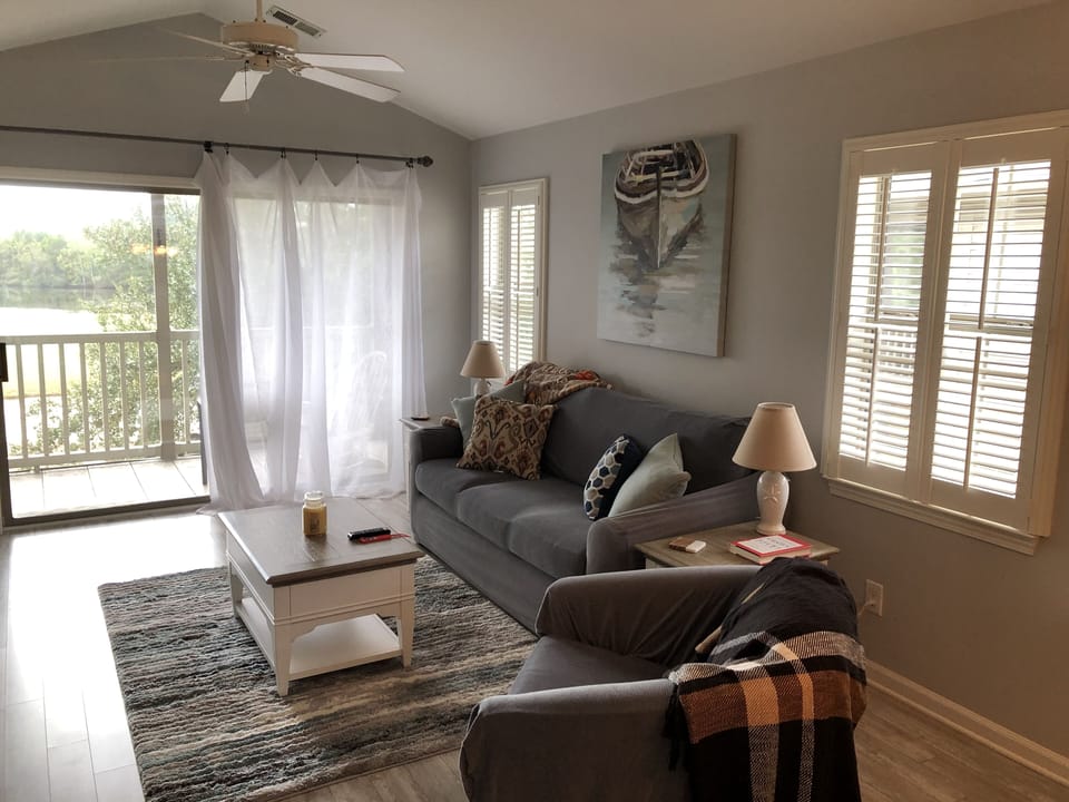 Family Room - Beautiful view of lake and golf course

