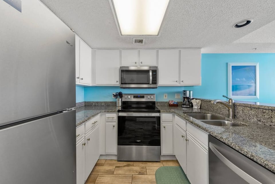 Prepping a sumptuous meal is so easy in this kitchen!