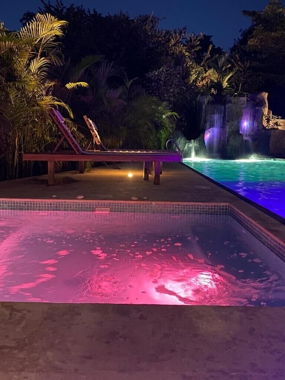 Very nice Jacuzzi for a relaxing time.