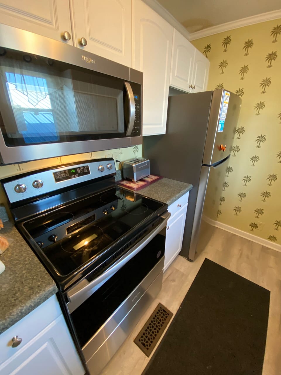 Smooth top oven just like you see in one of those "fancy" homes, added in 2022!