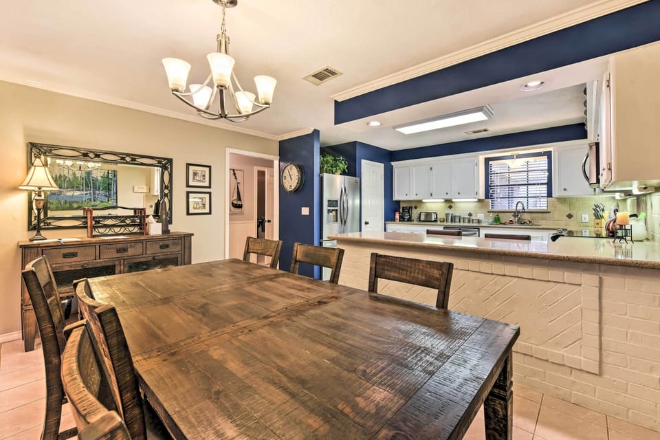 Dining Table | Dishware Provided