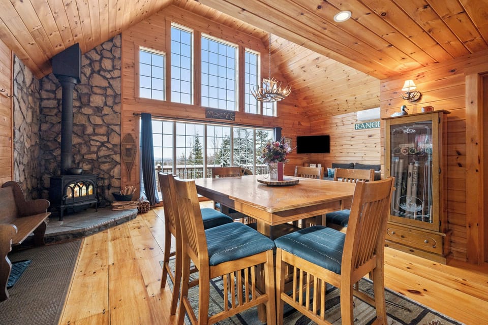 Large wall of windows with beautiful views!