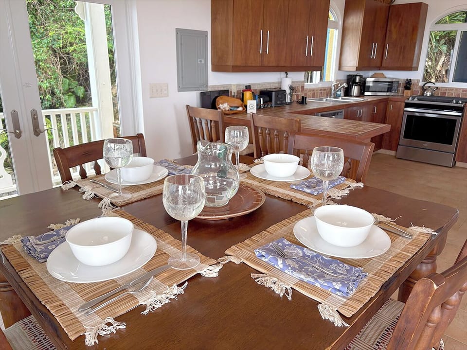 Looking from the interior dining table into the kitchenn
