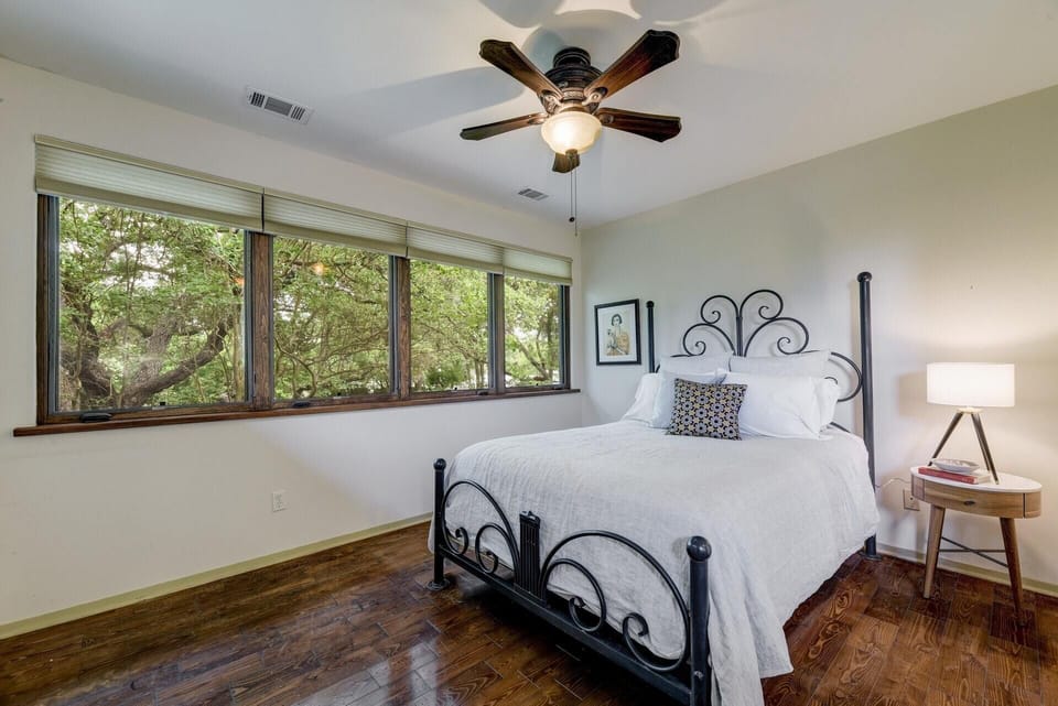 Upstairs bedroom with queen bed.