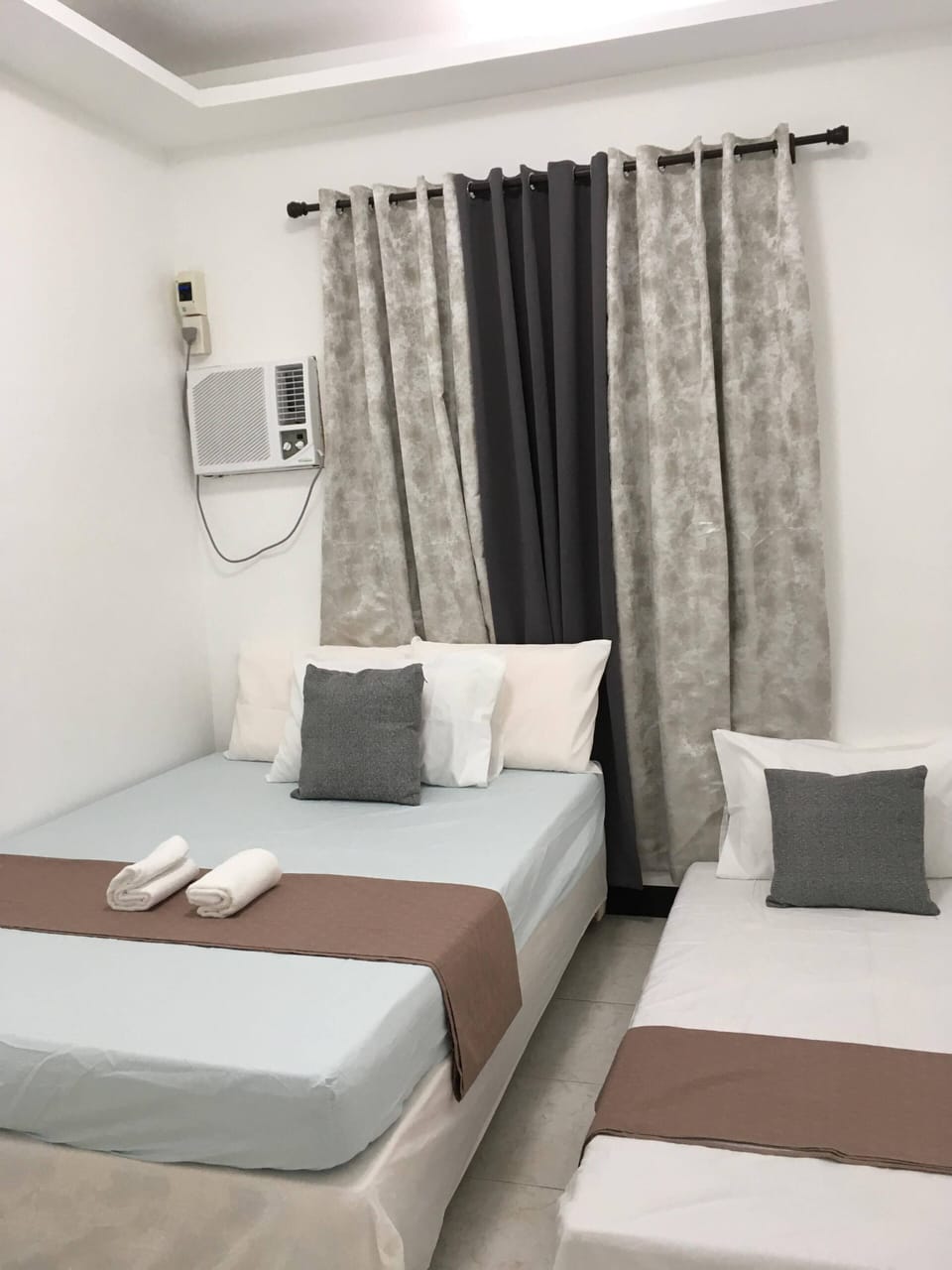 Sleeping arrangement for 3-4 pax ,1 double bed, 1 pull out bed, and 1 mattress  