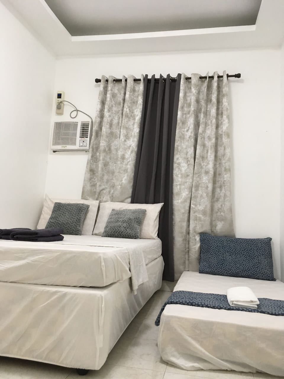 Sleeping arrangement for 3 pax.  1 full double and 1 single pull out.