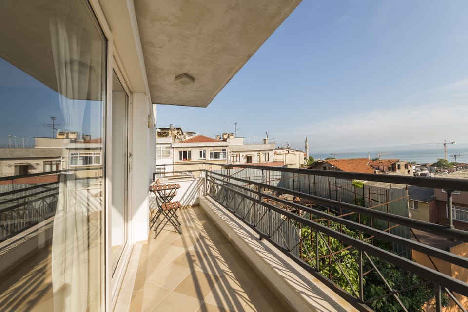 balcony
