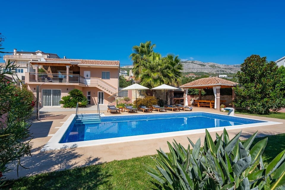 Villa Antura offers comfortable accommodation for 7 people, fully air-conditioned with free WiFi.
