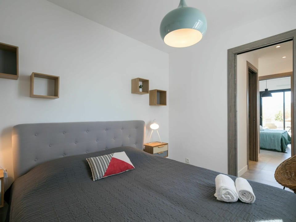 Furniture, Comfort, Wood, Shade, Textile, Architecture, Interior Design, Flooring, Floor