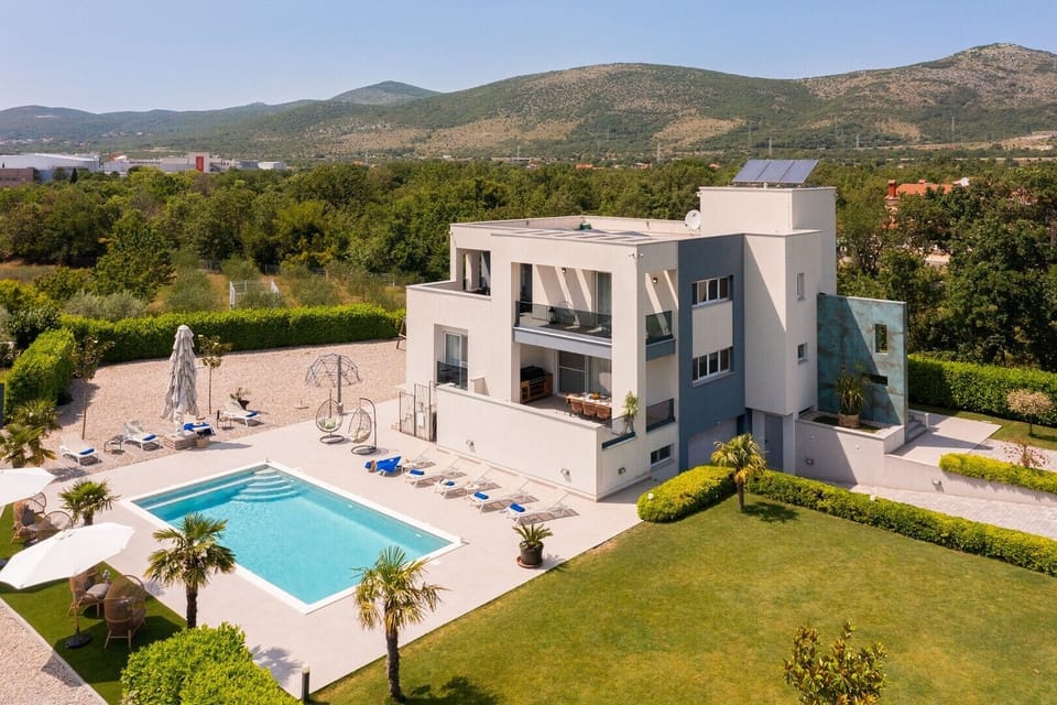 The very modern Villa Marijeta is a luxurious accommodation offering a private pool, a private tennis court and much more.