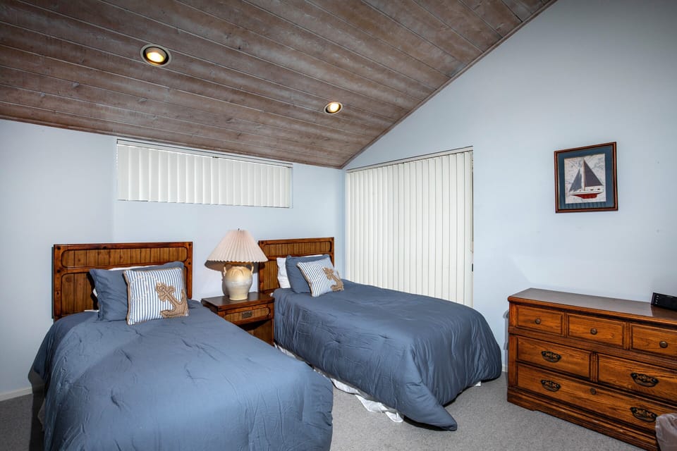 2 twin size beds