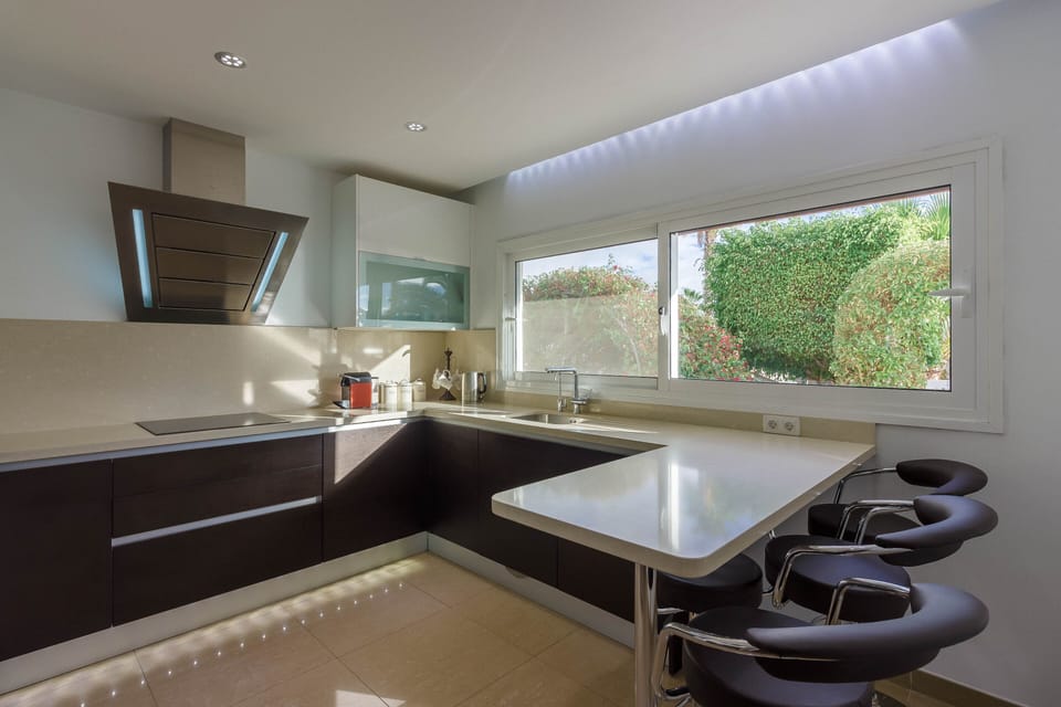Breakfast bar